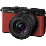 Panasonic Lumix DC-S9NE-K Tam Kare Aynasız Kamera, Açık Kapı Vlogging, 24,2 Mp, 6k/4k, 779 Noktalı Pdaf, Görüntü Sabitleme, Lut'lar, 180° Esnek Monitör, 5 Ghz Wifi, Kırmızı, S-R1840E Objektifli - Siyah