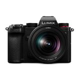 Panasonic LUMIX S DC-S5K tam formatlı kamera (4K, L-Mount süngü, 24,2 MP sensör, V-Log, toz ve su sıçramalarına karşı korumalı), R2060E objektifli, siyah
