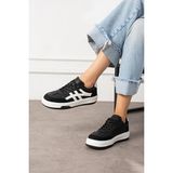 Pasyone Kadın Siyah - Beyaz Sneaker Spor Ayakkabı Düz Tabanlı Şık ve Rahat Kullanım