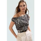PayBuy Yazlık Asimetrik Yaka Kısa Kol Örme Bluz Fitted Kalıp Polyester Kumaş Trend Tasarım Konforlu Kesim