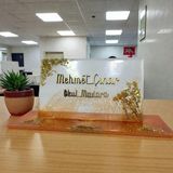 Pelince Epoksi Reçine Masaüstü Isimlik 13 Farklı Tasarım | Kişiye Özel Ofis Hediyesi | Hediye 17X10 cm - Kiremit Kırmızı