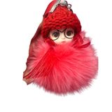 Peluş Gözlüklü Kız Bebek Çanta Süsü/Charm Anahtarlık (Nar Çiçeği Kırmızı)