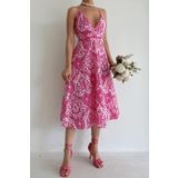 Pembe Desenli Dekolteli Midi Boy Elbise MG1537