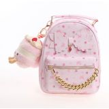 Pembe Mini Sırt Çantası, Çilek Desenli, Peluş Anahtarlıklı | Altın Zincir Detay, Yay Süslemeli, Çapraz Askılı, Fermuarlı Ön Cep, Kız Çocuk