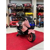 Pembe Renkli Bmw Akülü Motor 12 V Güç ile 30 kg Taşıma Kapasitesine Sahip Tek Kişilik Araç