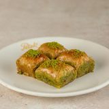 Petek Pastanesi Fıstıklı Dürüm Baklava - 1 kg