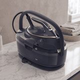 Philips Lacivert Kazanlı Ütü 3120 W | Kalın Kumaş ve Ketende Üstün Sonuç, 8,5 Bar, 850 G Şok Buhar, Elite Taban, 1,8 L