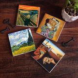 Pinecone Stone Dalí Belleğin Azmi, Van Gogh Buğday Tarlası, Çığlık, Klimt Aile Kucaklama Taş Bardak Altlığı – 4’lü Set, 10x10 cm Dekoratif Masaüstü Koruyucu Doğaltaş Altlık |SC559|
