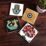 Pinecone Stone Nazar, Şahmeran, Nar Ağacı, Fatma Ana Eli (Hamsa) Taş Bardak Altlığı – 4’lü Set, 10x10 cm Dekoratif Masaüstü Koruyucu Doğaltaş Altlık |SC506|