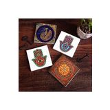 Pinecone Stone Tavus Kuşu, Sri Yantra, Fatma Ana Eli (Hamsa) Taş Bardak Altlığı Seti - 4 Parça - Dekoratif, Rustik Mutfak Aksesuarı, 10x10 cm, Kaydırmaz Tabanlı, Şık ve Dayanıklı SC258