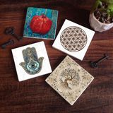 Pinecone Stone Yaşam Çiçeği, Hayat Ağacı, Nar, Fatma Ana Eli (Hamsa) Taş Bardak Altlığı – 4’lü Set, 10x10 cm Dekoratif Masaüstü Koruyucu Doğaltaş Altlık |SC152|