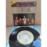 Plakperest Fleetwood Mac - Hold Me / Eyes Of The World - 1982 Japonya Basım 45LIK Plak Dönem Plak