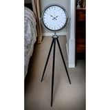 Platin Krom 24 Saat Göstergeli Özel Tasarım Tripod Ayaklı Saat Gümüş