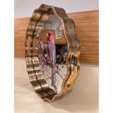 Plus Home Tepsi Ahşap ve Ayna Detaylı Pembe Kuş Desenli Volanlı Yuvarlak Model Ortaboy Renk Antik Eskitme Çap 35 cm - Eskitme Altın