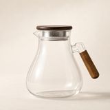 Poomy 1800 ML Akasya Ahşap Saplı Borosilikat Cam Sürahi, Isıya Dayanıklı Metal Süzgeçli Kapaklı Cam Karaf, Çay, Bitki Çayı, Su ve Soğuk İçecek Servis Sürahisi