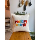 Positive Energy Punch Işlemeli Pamuklu Kumaş Kırlent Kılıfı - Punch Işlemeli Yastık Kılıfı - 43 x 43 cm - Renkli