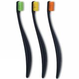 PROMIS Trio Black Bioplastik 3’lü Diş Fırça Seti – 6750 Antibakteriyel Yumuşak Kıl, Ergonomik Lignin Sap, Sürdürülebilir Siyah, İtalyan Tasarımı, Alman Üretimi