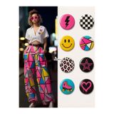 Punky Store 8’li Set-2 Renkli Pop Art Rozet Seti 44 mm – Smiley, Yıldız, Kalp, Paten ve Desenli Yaka Çanta Roze