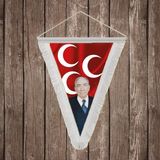 Punto Dizayn Alparslan Türkeş ve 3 Hilal Kırmızı Sancak Beyaz Saçaklı Üçgen Flama Bayrak Hatıra Flama