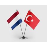 Punto Dizayn Hollanda Bayrağı ve Türk Bayrağı Ikili Saten Masa Bayrağı Takımı