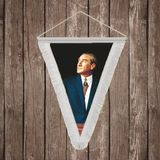 Punto Dizayn Istikbal Göklerdedir Atatürk Portresi Beyaz Saçaklı Üçgen Flama Bayrak Hatıra Flama ATA32