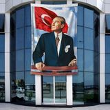 Punto Dizayn Istikbal Göklerdedir Atatürk Portresi Poster Bayrak Raşel Kumal 4x6 Metre ATA33