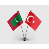 Punto Dizayn Maldivler Bayrağı ve Türk Bayrağı Ikili Saten Masa Bayrağı Takımı