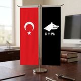 Punto Dizayn Siyah Beyaz Göktürkçe Türk Yazılı ve Türk Bayrağı Kırlangıç T Tipi Masa Bayrak Takımı