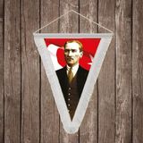 Punto Dizayn Takım Elbiseli Sivil Gazi Mustafa Kemal Atatürk Portre Ay Yıldız Beyaz Saçaklı Üçgen Flama Bayrak Hatıra Flama ATA40