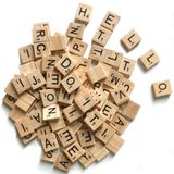 QMET 500 Ahşap Harf Fayansı, El Sanatları için Scrabble Harfleri - Kendin Yap Ahşap Hediye Dekorasyonu - Alfabe Bardak Altlıkları ve Scrabble Bulmaca Oyunu Yapma