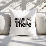 Qoeuyl Boutique Adventure Is Out There Baskılı Motivasyon Hediyelik Elyaf Dolgulu Dekoratif Yastık - 39 x 39 cm - Beyaz