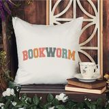 Qoeuyl Boutique Bookworm Baskılı Hediyelik Elyaf Saten Dekoratif Yastık - 28 x 28 cm - Beyaz