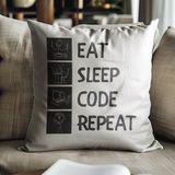 Qoeuyl Boutique Eat Sleep Code Repeat Yazılımcı Baskılı Elyaf Dolgulu Hediyelik Yastık - 39 x 39 cm - Siyah