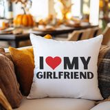 Qoeuyl Boutique I Love My Girlfriend Baskılı Eş Sevgili Romantik Hediyelik Elyaf Saten Dekoratif Yastık - 28 x 28 cm - Beyaz