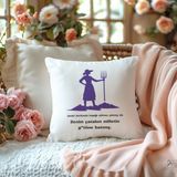 Qoeuyl Boutique Sanki Herkesin Kaşığı Sütten Çıkmış Da Baskılı Komik Hediyelik Elyaf Dolgulu Saten Dekoratif Yastık - 28 x 28 cm - Beyaz