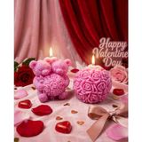Raw Home Anneler Günü Hediyesi Pembe Çilek Kokulu 2’li Mum Seti- %100 Soya Wax – Çift Ayıcık Figürlü & Gül Küre Romantik - Hediyelik - Çilek - Kırmızı