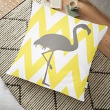 RealHomes Sarı Zeminde Gri Flamingo Desenli Dijital Baskılı Dekoratif 70x70 cm Yer Minderi