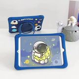 Redmud Teknoloji Apple iPad Air 6 11 Inc M2 2024 Uyumlu Standlı ve Boyun Askılı Astronot Figürlü Çocuk Tablet Kılıfı - Lacivert