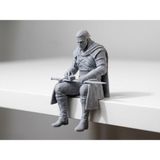 Renibo The Witcher Geralt Of Rivia Kenar Oturan Figür – Beyaz Renk-Masa Üstü ve Raflık Dekoratif Biblo