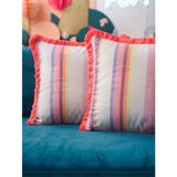 Renkli Çizgili Dekoratif Yastık Kılıfı Fuşya Püsküllü 45x40 cm | Pamuk-Polyester Karışımı, 3 Köşede Püskül, Fermuarlı Kapanış, Tül Görünümlü Kumaş, Dolgu Dahil Değil