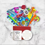 Retro Lezzetler ve Sürprizlerle Dolu Kırmızı Hediye Kutusu ve Düzelcez İnşallah Şu Olaylar Bir Bitsin Yazılı Kupa Bardak