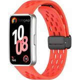 Rongep Huawei Band 10-9-8 ile Uyumlu Delikli Tasarım Air Loop Silikon Kordon Manyetik Toka Mekanizmalı Nefes Alabilirlik Sağlayan Deformasyona Karşı Dayanıklı Yumuşak Saat Kayışı (Mercan)