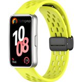 Rongep Huawei Band 10-9-8 ile Uyumlu Delikli Tasarım Air Loop Silikon Kordon Manyetik Toka Mekanizmalı Nefes Alabilirlik Sağlayan Deformasyona Karşı Dayanıklı Yumuşak Saat Kayışı (Neon)