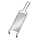 Rösle Tel Saplı İnce Rende 95020 - Paslanmaz Çelik 11 x 40 cm, Silikon Ayaklar, Salatalık, Havuç, Pancar Gibi Sert Sebzeler, Peynir ve Çikolata Rendelemek için Uygun
