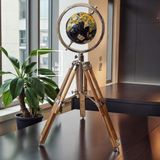 Rostova Tripod Ayaklı Dekoratif Dünya Küresi – 58 cm Siyah Küre Ahşap Ayaklı Aksesuar Ofis Hediyesi