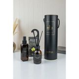 Royal Candle Floral Aquatic Woody Özel Hediye Seti – 100 ml Çubuklu Oda Kokusu + 150 ml Oda & Kumaş Spreyi + Black Vanilya Dolap Koku Kesesi + Özel Hediye Kutusu - Siyah