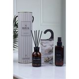 Royal Candle Woody Balsamic Özel Hediye Seti – 100 ml Çubuklu Oda Kokusu + 150 ml Oda & Kumaş Spreyi + Soft Linen Dolap Koku Kesesi + Şık Hediye Kutusu - Beyaz - Bej