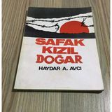 Şafak Kızıl Doğar - İmzalı - (Sahafiye Kitap)
