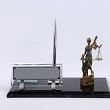 SANATBLOĞU AMAZON SİYAHI VİP MERMER SET Masa İsimliği Themis Adalet Tanrıçası Figürlü Gümüş Ofis Masa İsimlik CLK-2003