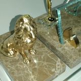 SANATBLOĞU ASLAN LEON FİGÜRLÜ ALTIN VARAK AYAKLI KREM MERMER SET OFİS HEDİYELİK MASA İSİMLİK CLK-1525